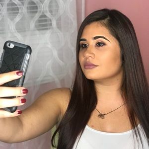 Meet your Posher, Mia